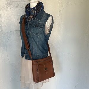 White Mountain Tan Crossbody Bag